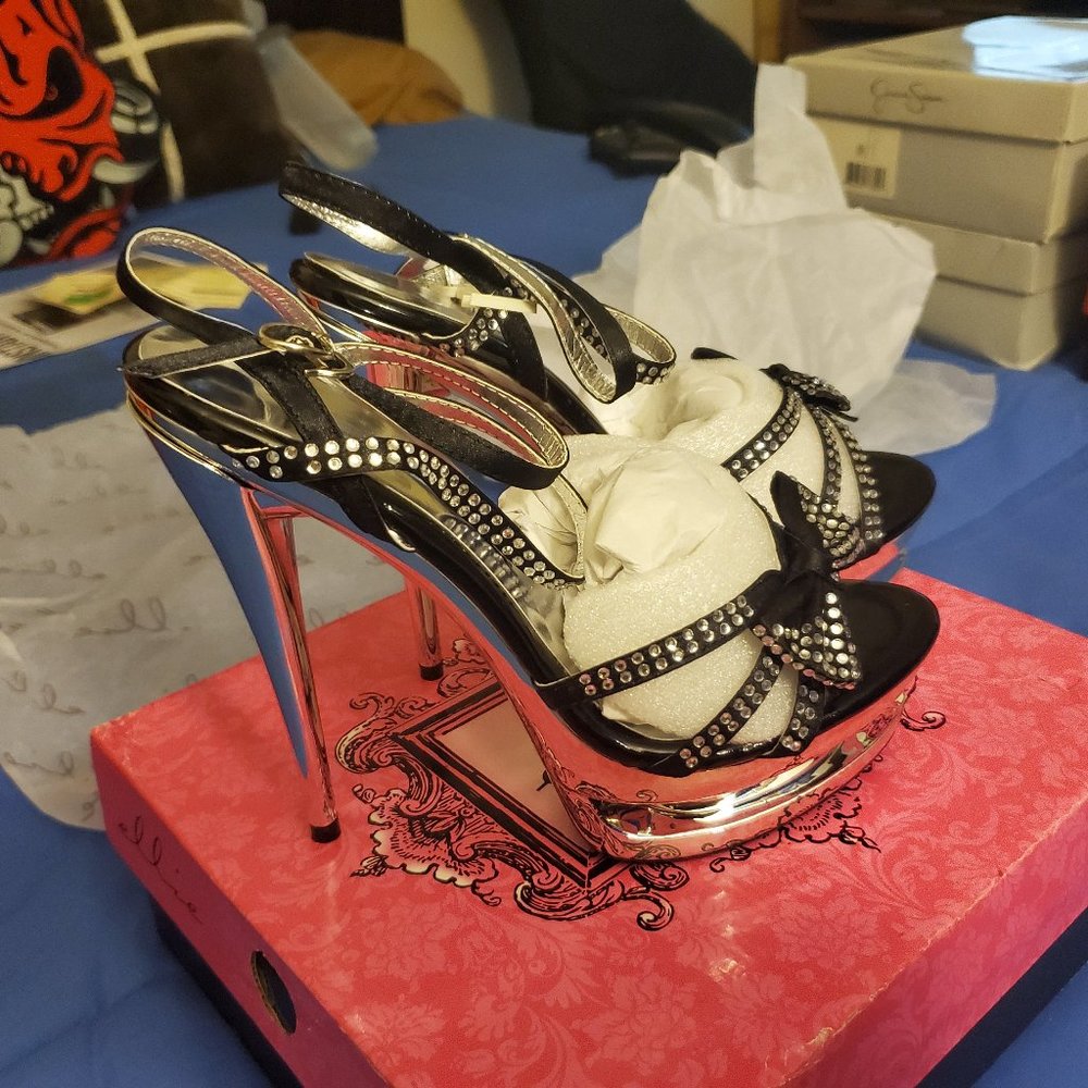 Ellie 603 Tess size 7 (BRAND NEW NEVER WORN)